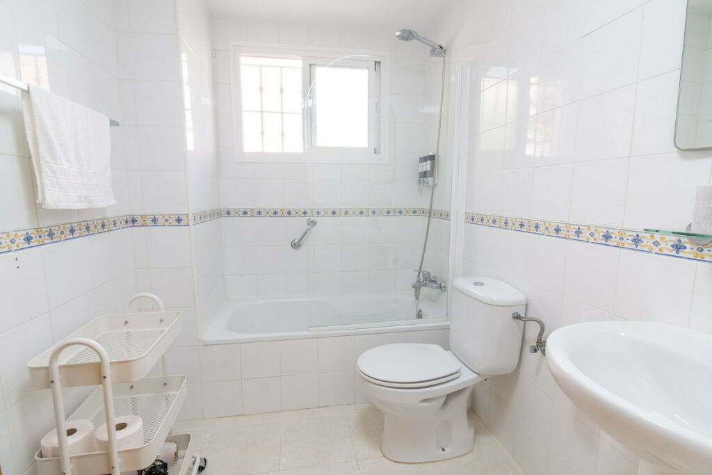 Middle Floor Apartment Estepona Málaga - image 27