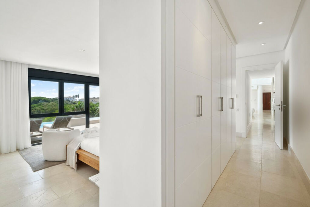 Detached Villa Sotogrande Cádiz - image 27