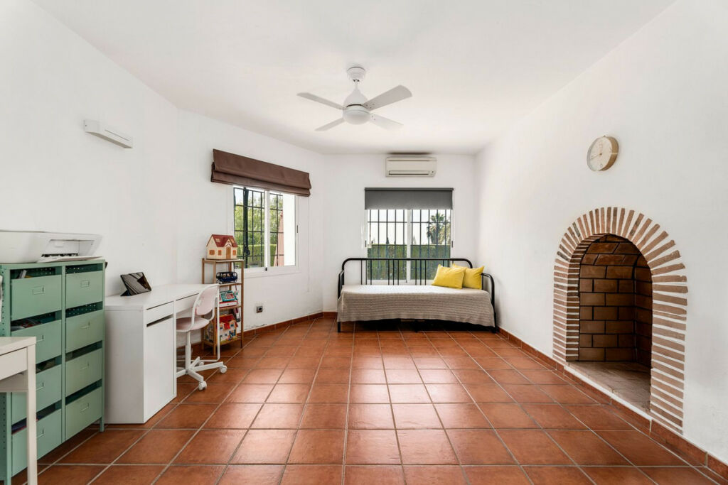 Detached Villa El Coto Málaga - image 27