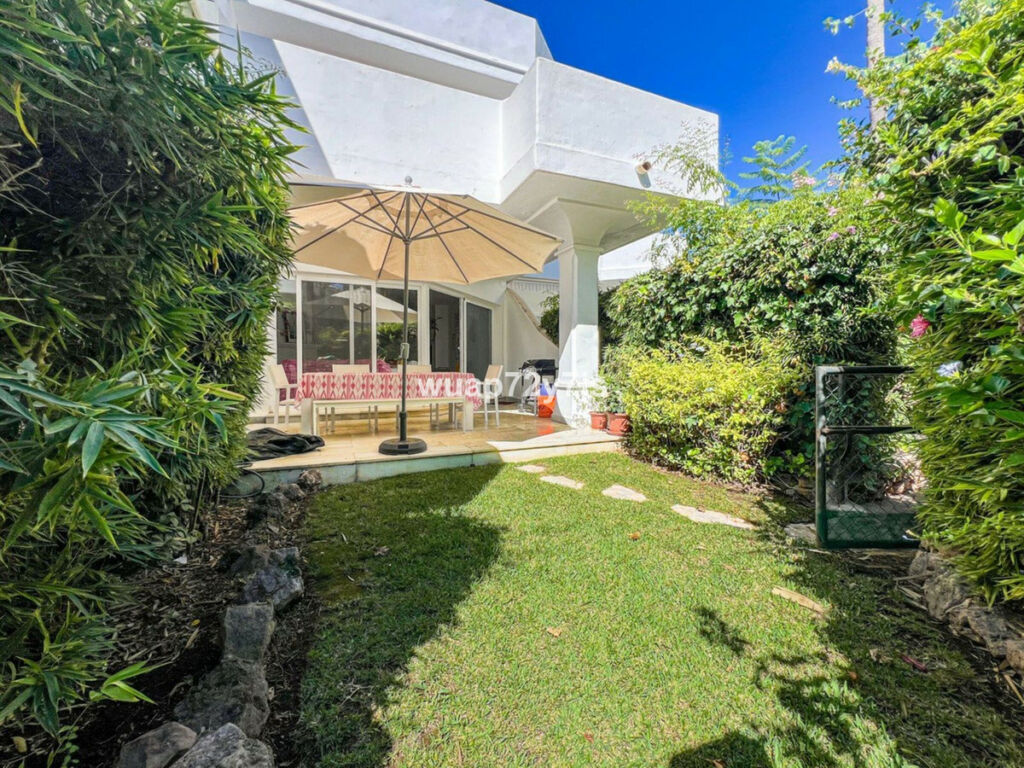Townhouse Sierra Blanca Málaga - image 26