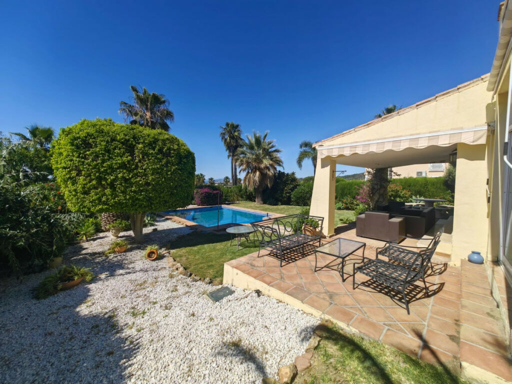 Detached Villa Estepona Málaga - image 27