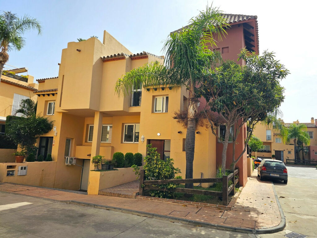 Semi-Detached House Nueva Andalucía Málaga - image 27