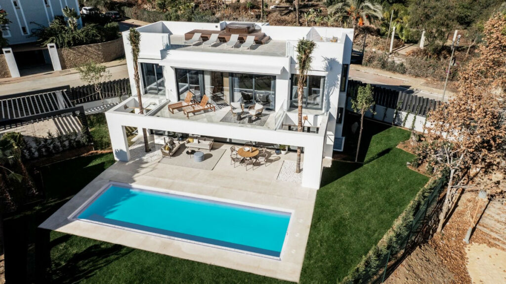 Detached Villa El Paraiso Málaga - image 27