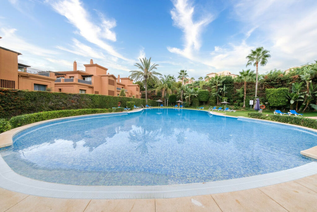 Middle Floor Apartment Estepona Málaga - image 26