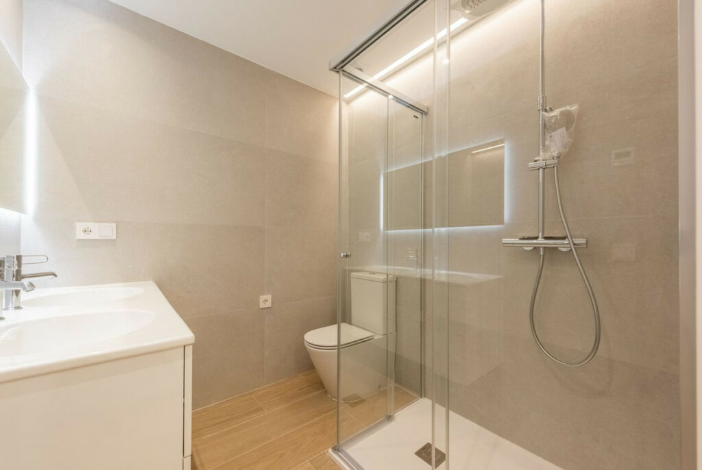 Middle Floor Apartment The Golden Mile Málaga - image 27