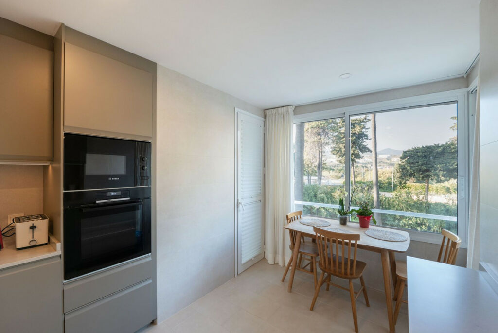Middle Floor Apartment Estepona Málaga - image 27