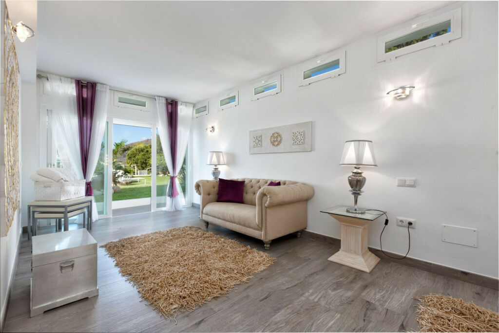 Detached Villa Estepona Málaga - image 28