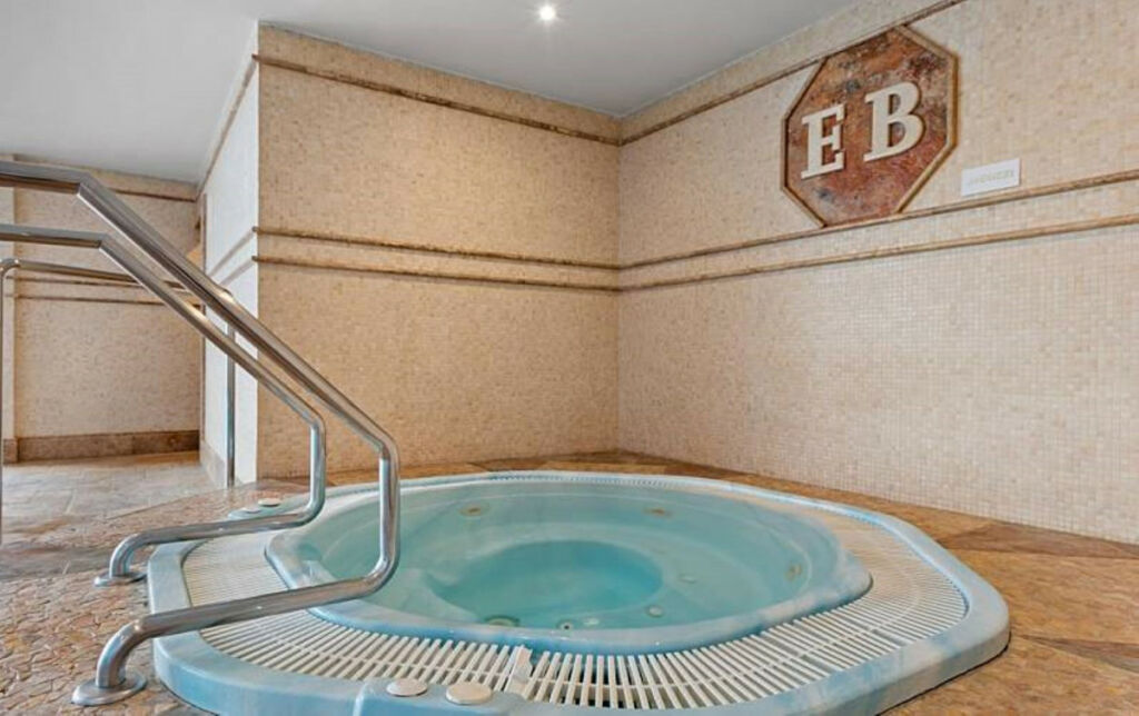 Middle Floor Apartment Puerto Banús Málaga - image 28