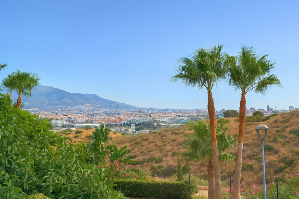 Middle Floor Apartment Cerros del Aguila Málaga - image 28
