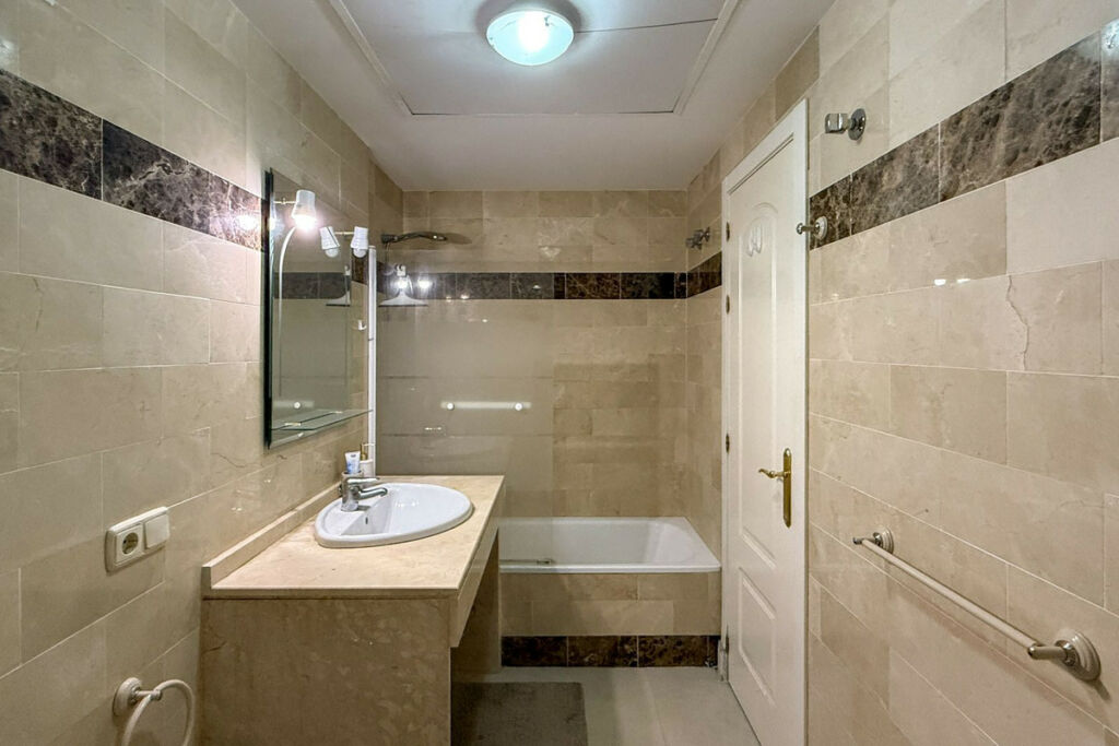 Top Floor Apartment El Paraiso Málaga - image 28