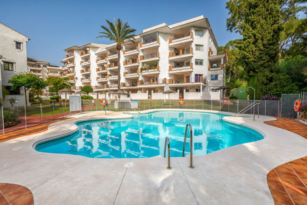 Middle Floor Apartment Calahonda Málaga - image 28