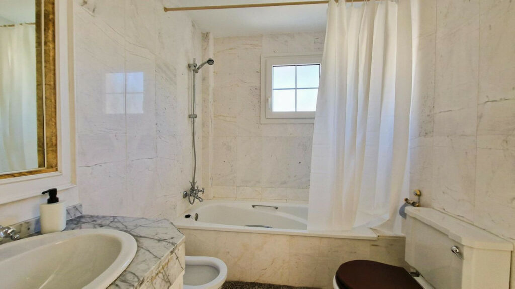 Middle Floor Apartment The Golden Mile Málaga - image 28