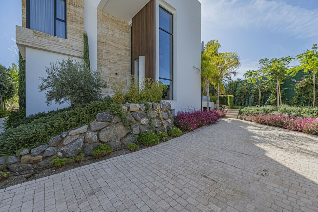 Detached Villa The Golden Mile Málaga - image 28