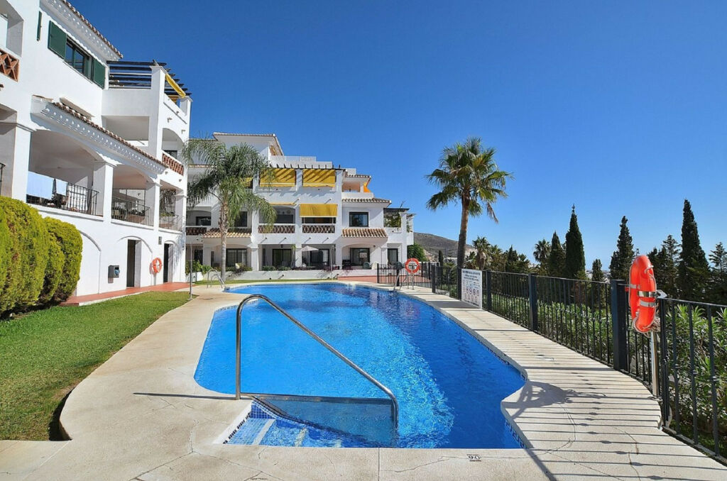 Middle Floor Apartment Benalmadena Pueblo Málaga - image 28