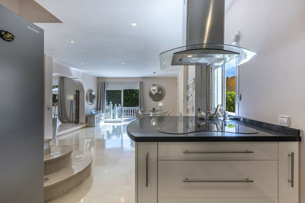 Detached Villa Calahonda Málaga - image 28