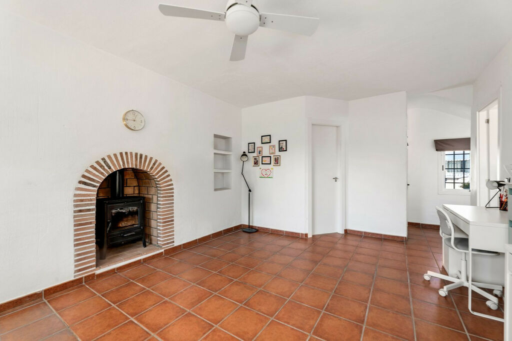 Detached Villa El Coto Málaga - image 28