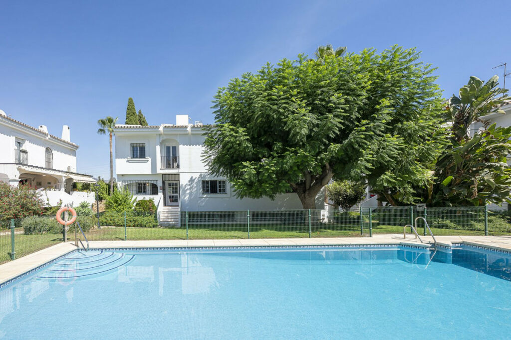 Semi-Detached House Nueva Andalucía Málaga - image 28