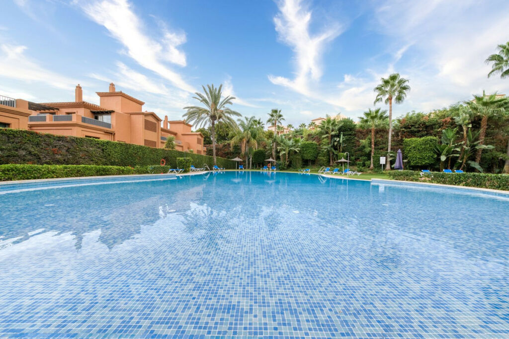 Middle Floor Apartment Estepona Málaga - image 27