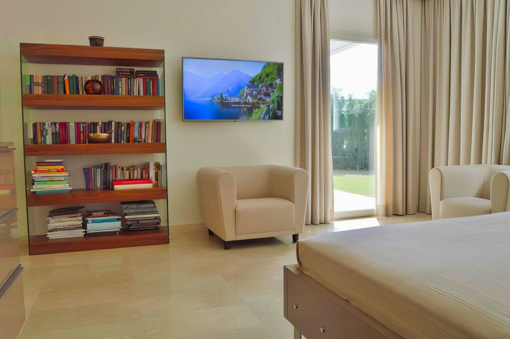 Detached Villa Guadalmina Baja Málaga - image 28