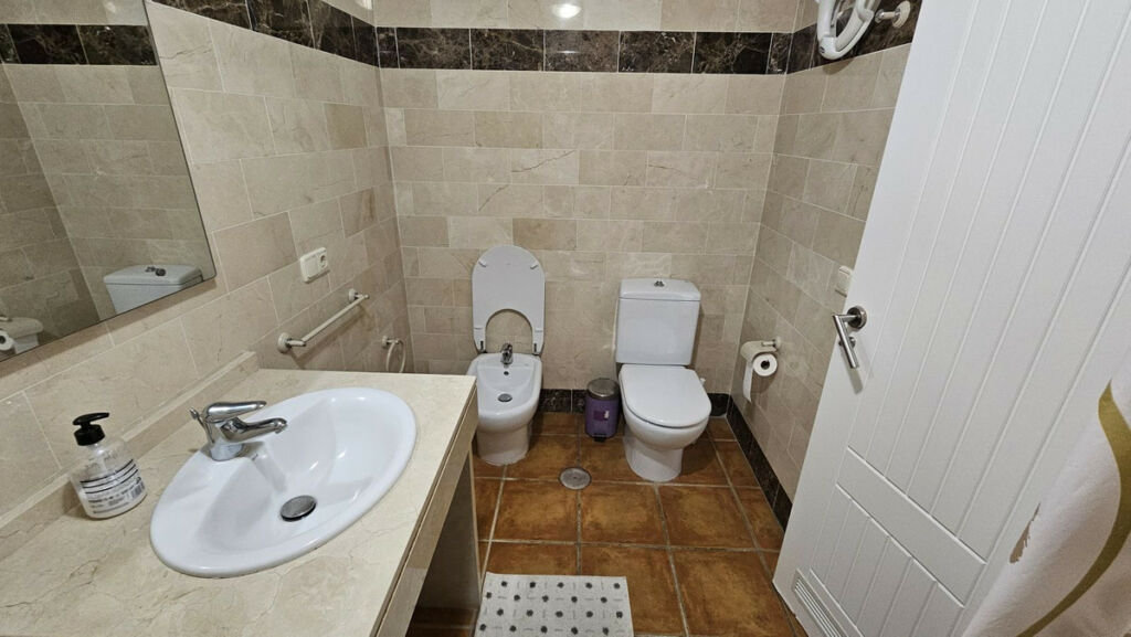 Middle Floor Apartment Estepona Málaga - image 27