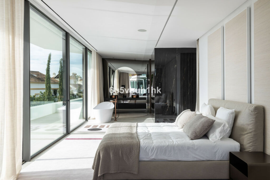 Detached Villa The Golden Mile Málaga - image 28