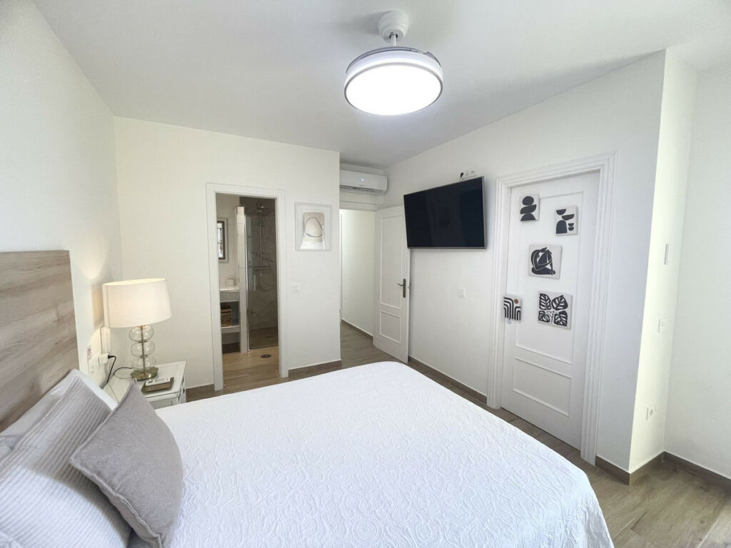 Middle Floor Apartment Los Boliches Málaga - image 18