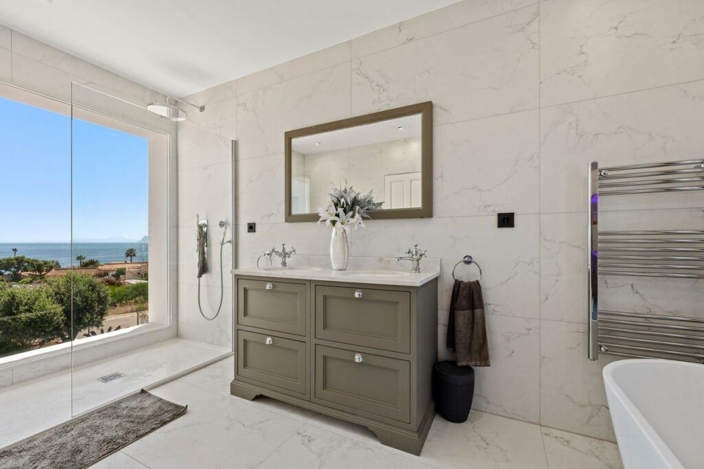 Detached Villa Sotogrande Cádiz - image 28