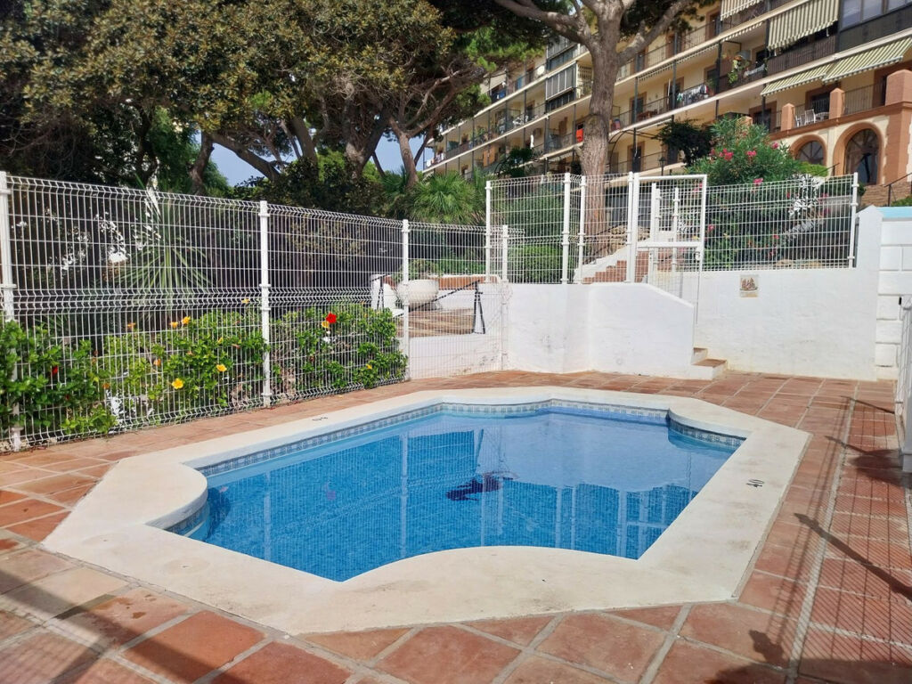 Middle Floor Apartment Calahonda Málaga - image 29