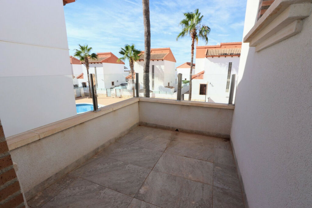 Detached Villa Villamartin Alicante - image 28