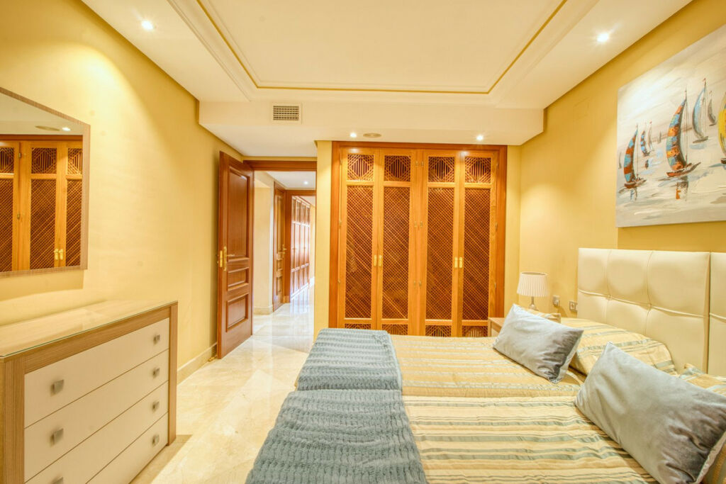 Middle Floor Apartment Estepona Málaga - image 28