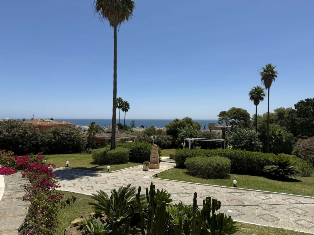 Detached Villa Estepona Málaga - image 29