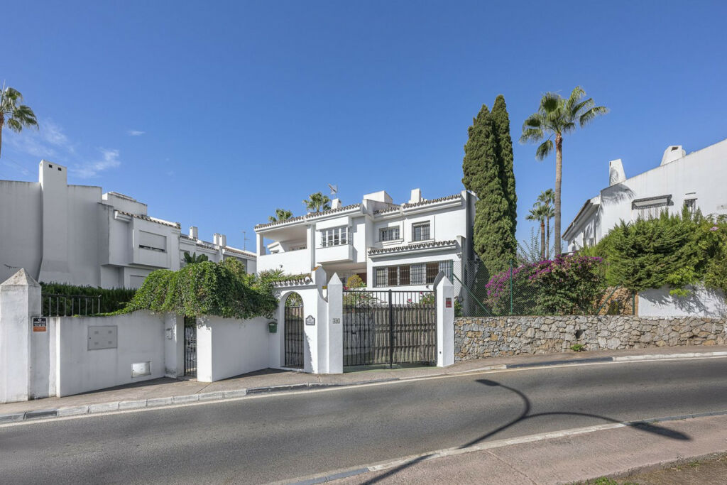 Semi-Detached House Nueva Andalucía Málaga - image 29