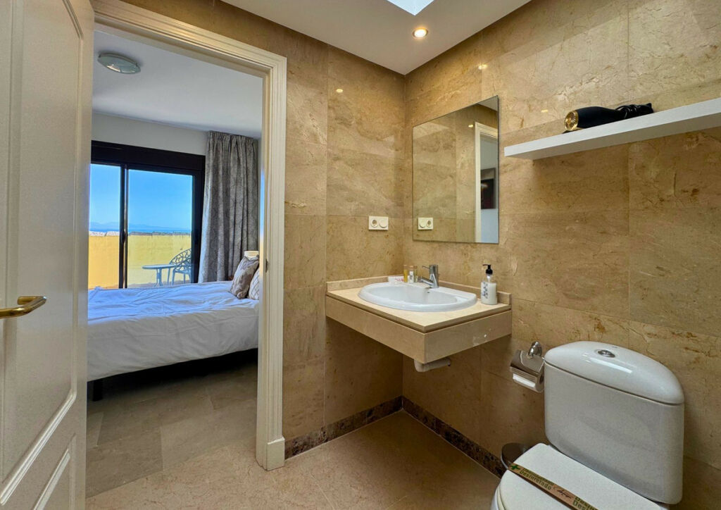 Penthouse La Duquesa Málaga - image 29