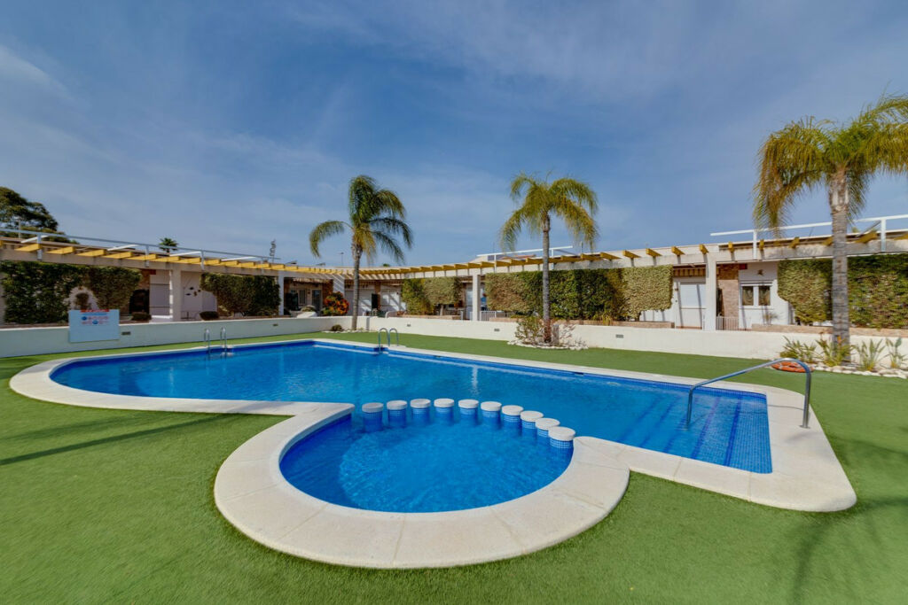 Bungalow Mil Palmeras Alicante - image 17