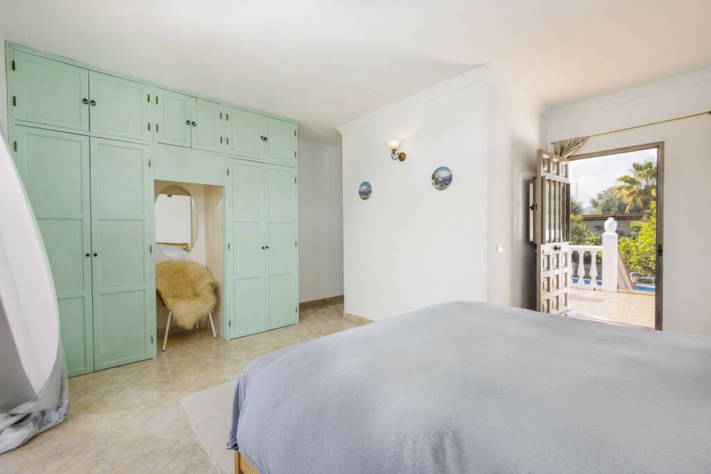 Detached Villa Riogordo Málaga - image 29
