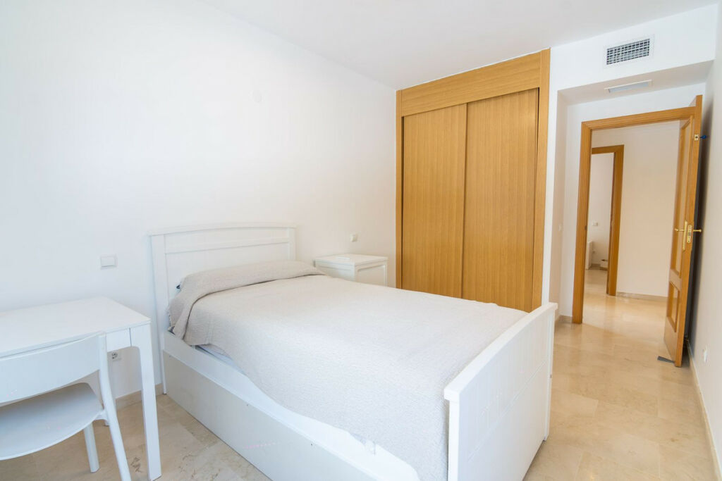 Middle Floor Apartment Estepona Málaga - image 29
