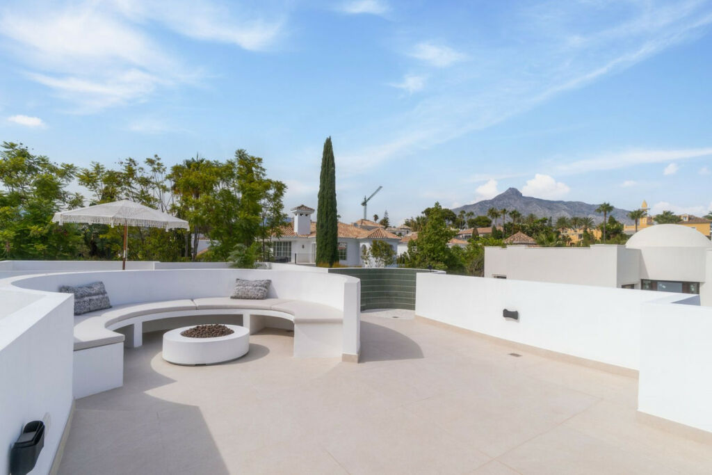 Detached Villa Nueva Andalucía Málaga - image 29