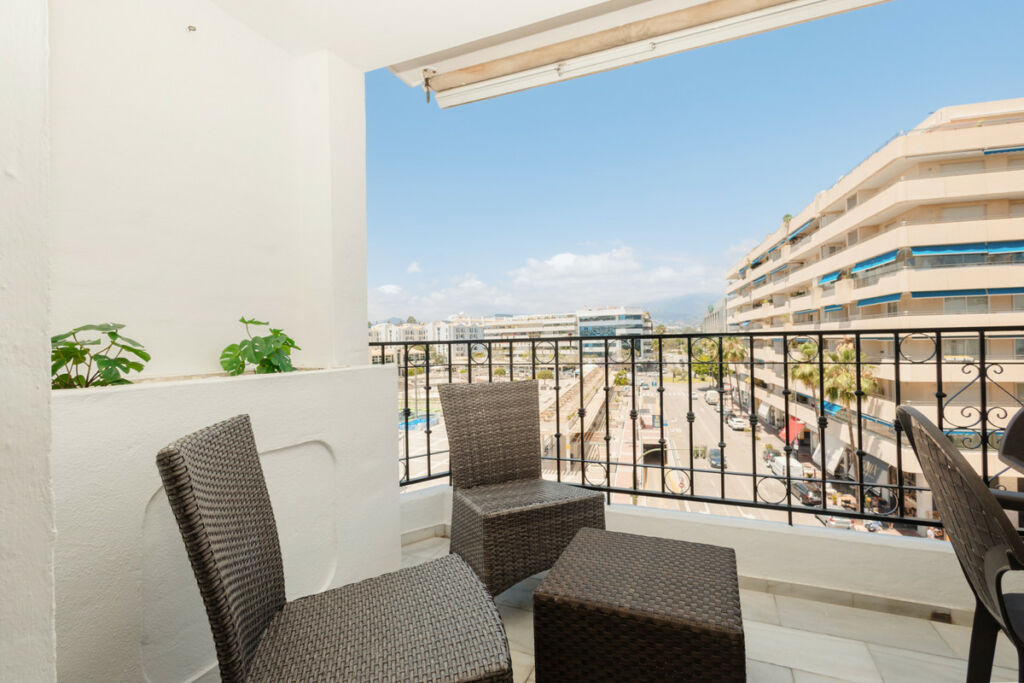 Middle Floor Apartment Puerto Banús Málaga - image 29