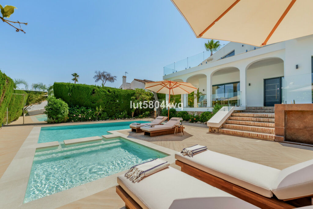 Detached Villa Nueva Andalucía Málaga - image 29