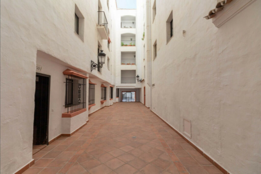 Middle Floor Apartment Puerto Banús Málaga - image 29