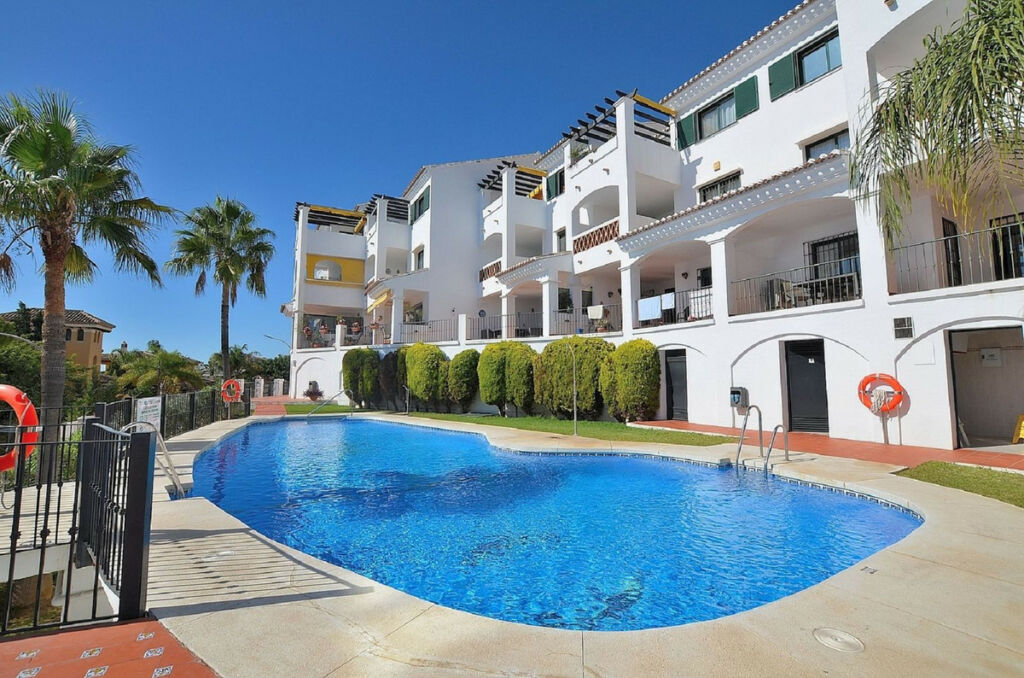 Middle Floor Apartment Benalmadena Pueblo Málaga - image 29