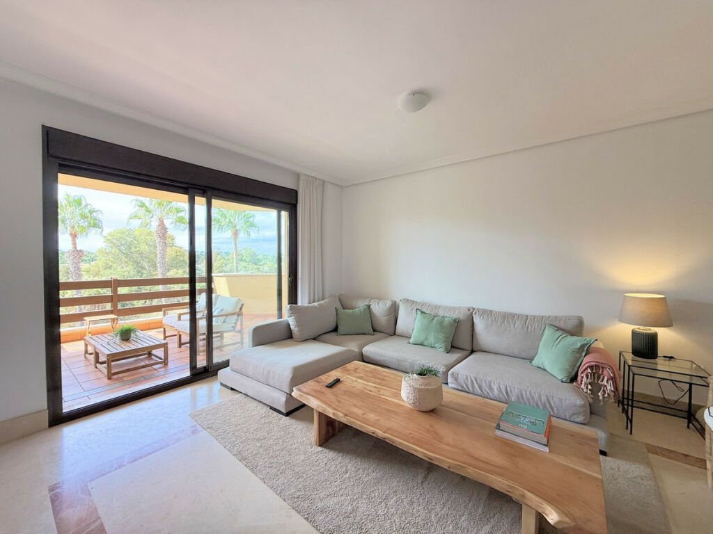 Middle Floor Apartment Sotogrande Puerto Cádiz - image 6