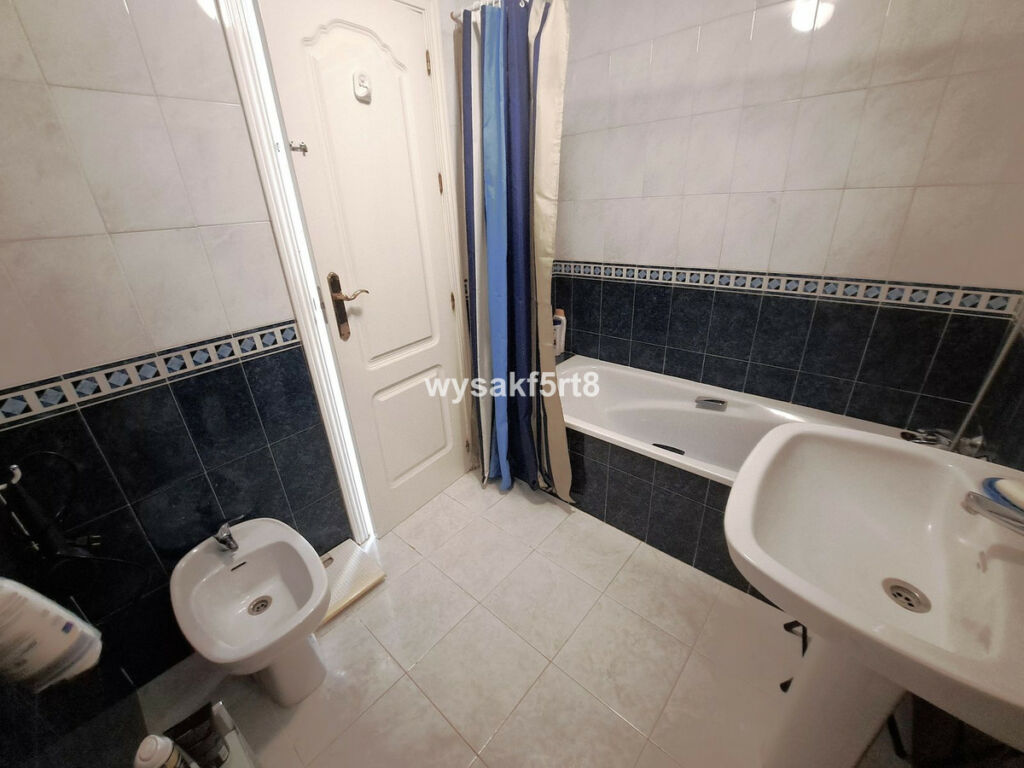 Middle Floor Apartment La Duquesa Málaga - image 29