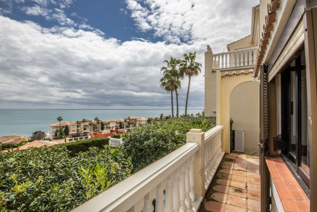 Detached Villa Estepona Málaga - image 29