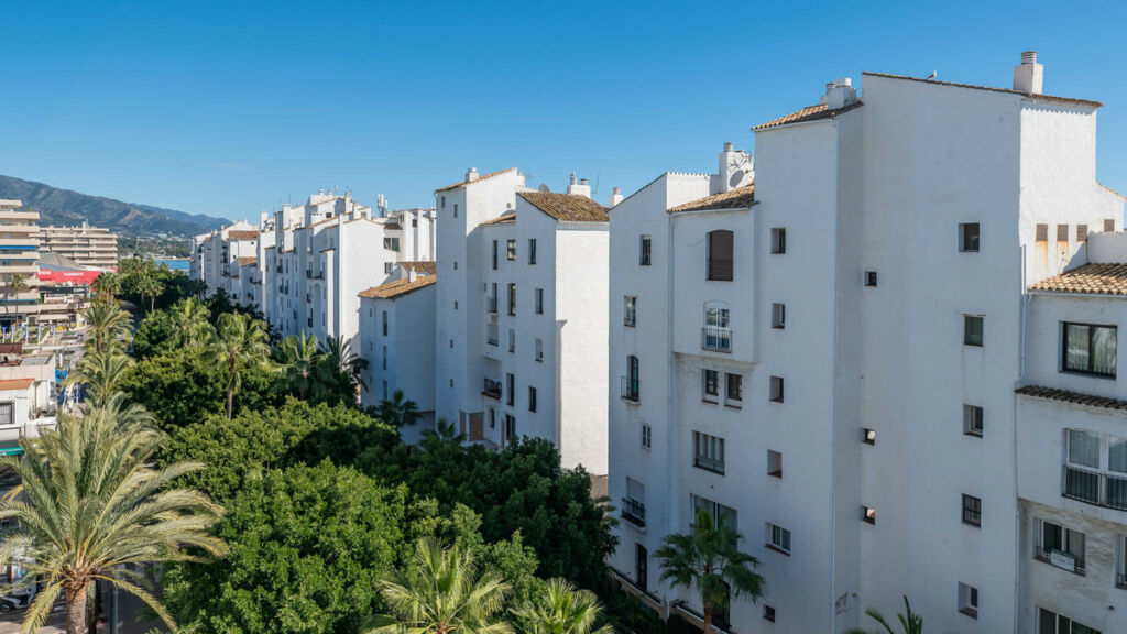 Middle Floor Apartment Puerto Banús Málaga - image 29