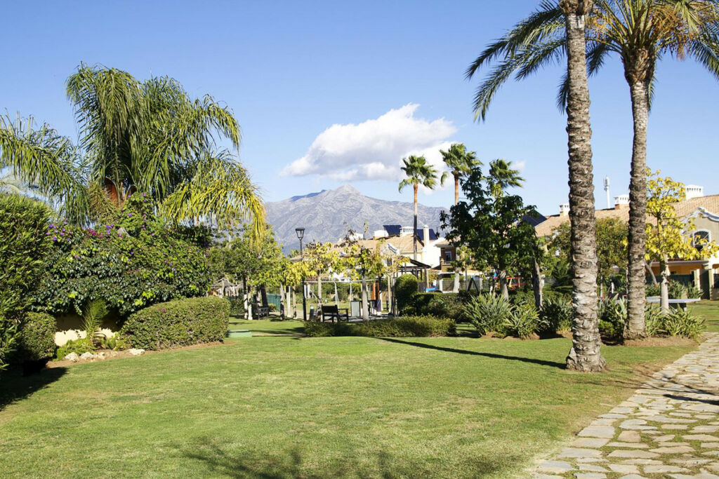 Townhouse Guadalmina Alta Málaga - image 29
