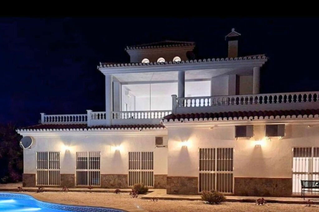 Detached Villa Sayalonga Málaga - image 29