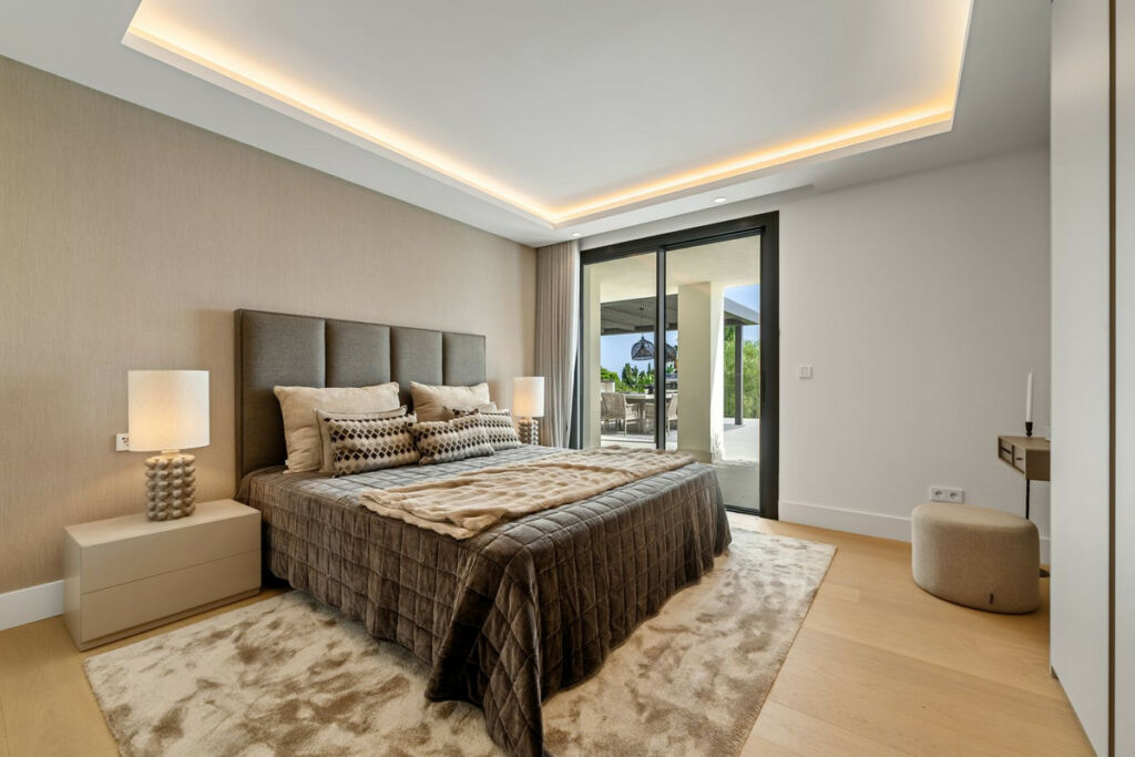 Detached Villa The Golden Mile Málaga - image 29