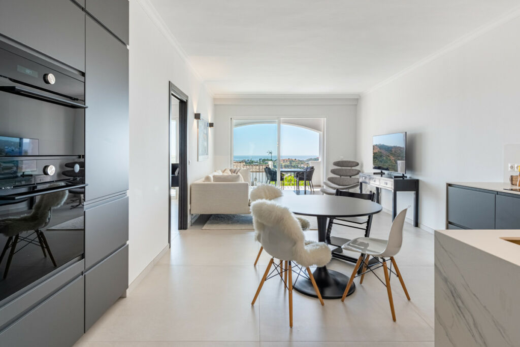Middle Floor Apartment La Quinta Málaga - image 3