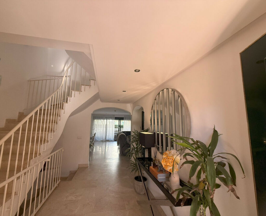 Townhouse Atalaya Málaga - image 3